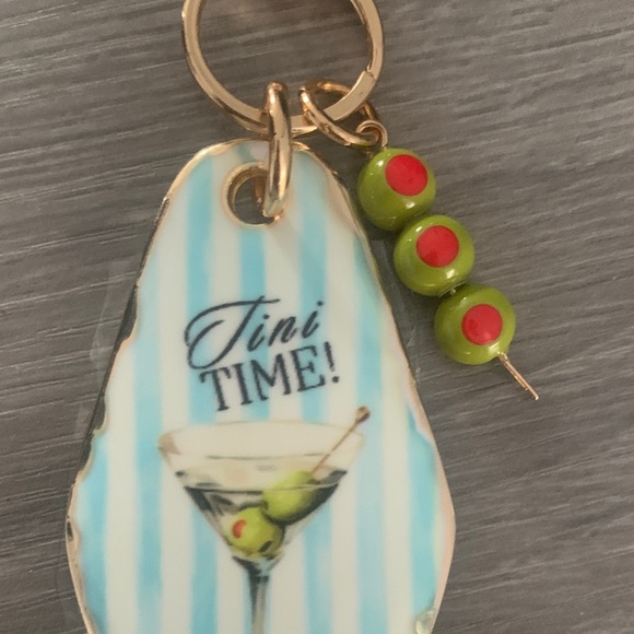 Gold and Green Keychain with Martini Design - Picture 2 of 7